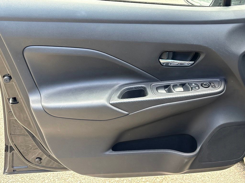 Used 2025 Nissan Versa SV FWD image 14