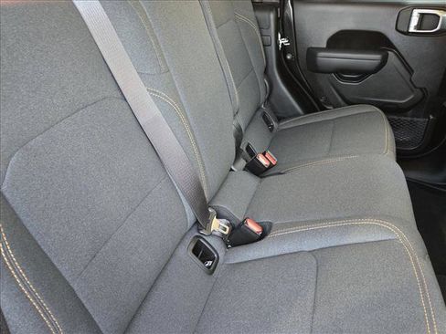 Used 2024 Jeep Gladiator Sport AWD/4WD image 18