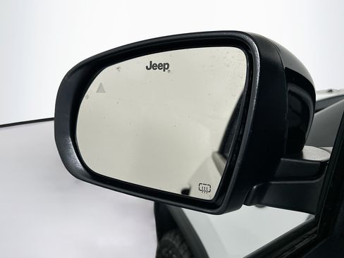 Used 2025 Jeep Compass Trailhawk AWD/4WD image 16
