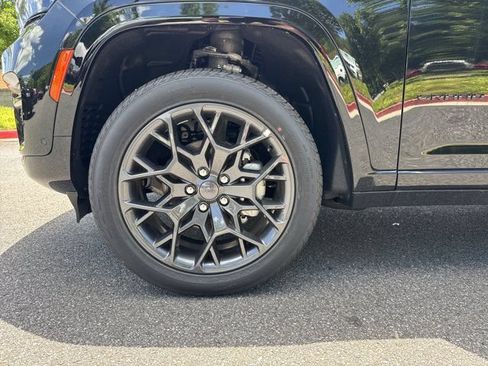 New 2025 Jeep Grand Cherokee Summit AWD/4WD image 11