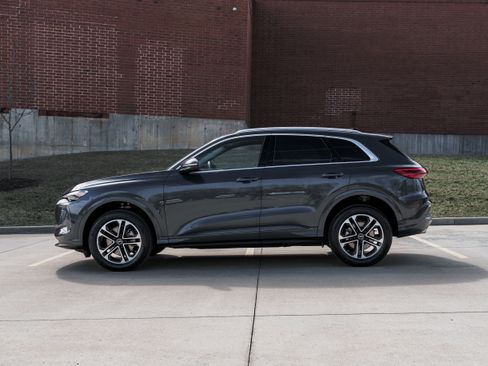 Certified 2025 Audi Q5 Premium w/ Convenience Package image 6