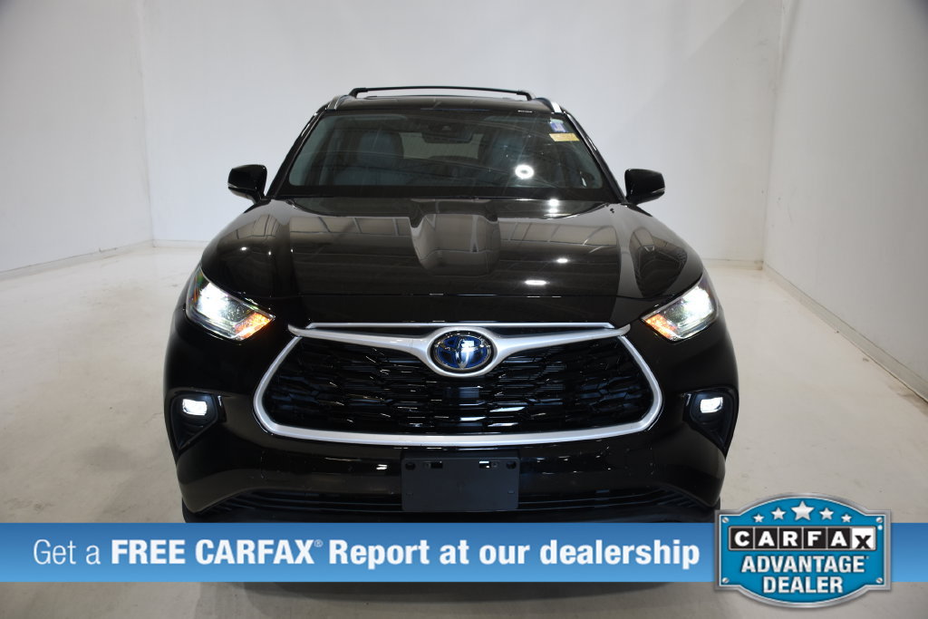 Used 2021 Toyota Highlander XLE AWD/4WD image 2