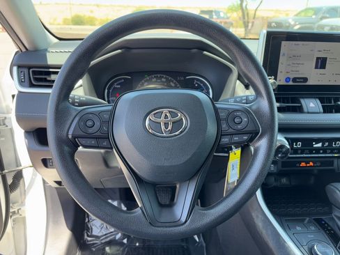 Used 2025 Toyota RAV4 LE AWD/4WD image 18