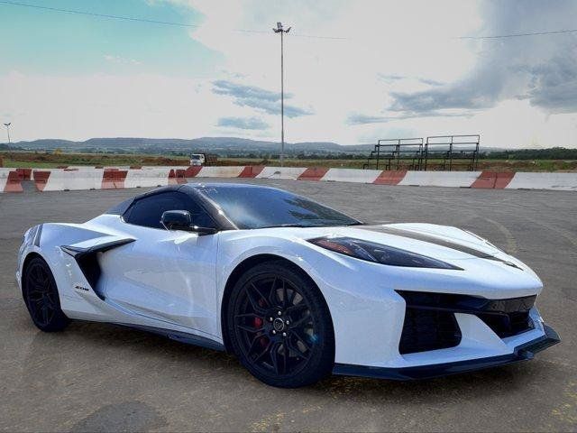 Used 2024 Chevrolet Corvette Z06 RWD image 2