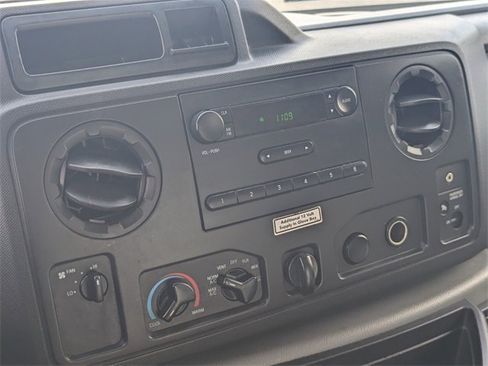 Used 2017 Ford E-350 and Econoline 350 Super Duty image 18