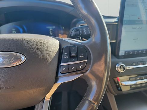 Used 2020 Ford Explorer Platinum w/ Premium Technology Package image 16