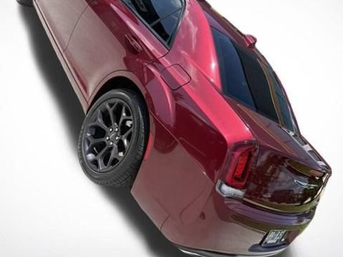 Used 2019 Chrysler 300 S RWD image 6