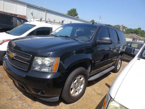 Used 2014 Chevrolet Tahoe LT w/ Luxury Package RWD image 2