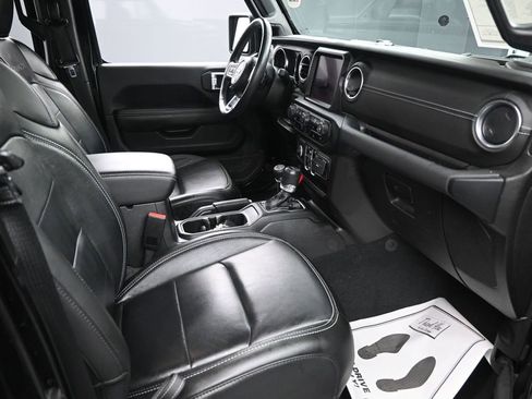 Used 2023 Jeep Wrangler Unlimited Sahara w/ Cold Weather Group AWD/4WD image 31