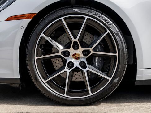 Used 2025 Porsche 911 Carrera w/ Premium Package image 13