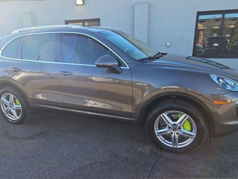 Used 2016 Porsche Cayenne S image 9