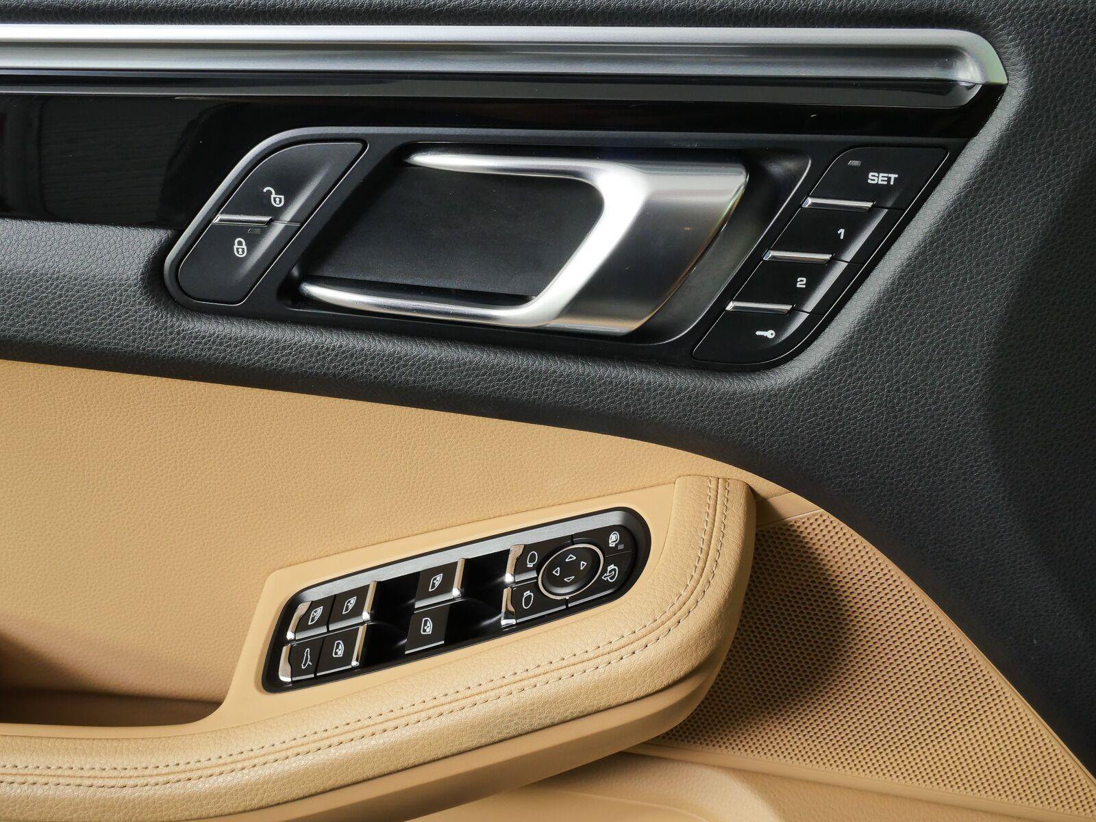 Used 2018 Porsche Macan AWD/4WD image 6