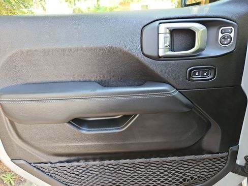 Used 2022 Jeep Wrangler Unlimited Sahara w/ Cold Weather Group image 27