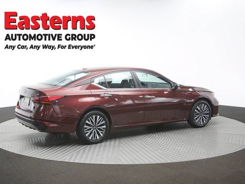 Used 2024 Nissan Altima 2.5 SV FWD image 32