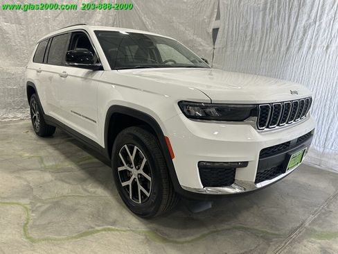 Used 2023 Jeep Grand Cherokee L Limited AWD/4WD image 2