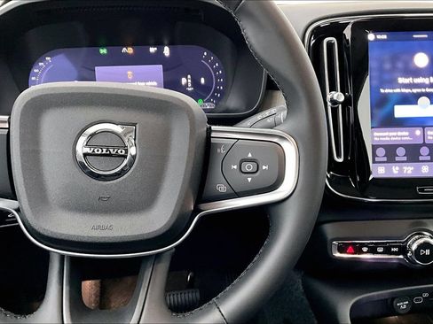 New 2026 Volvo XC40 B5 Plus w/ Climate Package AWD/4WD image 17