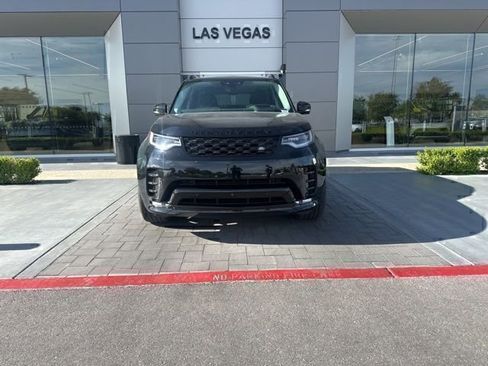 Used 2025 Land Rover Discovery Dynamic SE AWD/4WD image 2