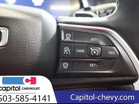 Used 2025 Jeep Grand Cherokee Altitude AWD/4WD image 21