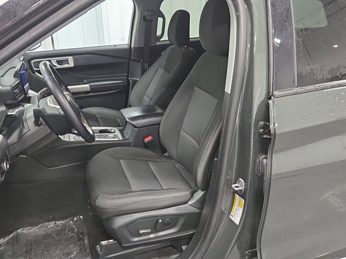 Used 2023 Ford Explorer XLT image 4