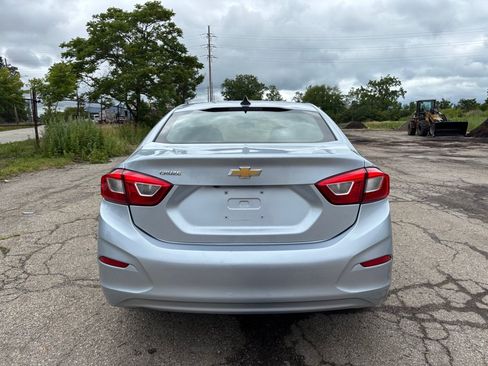 Used 2018 Chevrolet Cruze LS FWD image 3