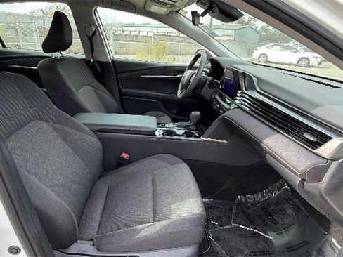 Certified 2025 Toyota Camry LE image 39