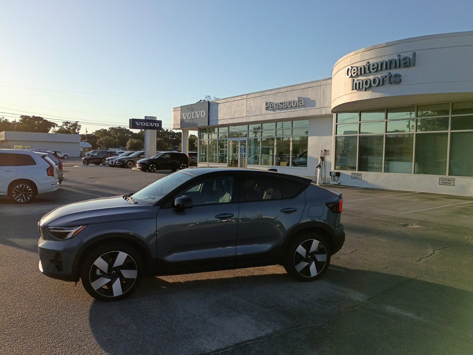 Certified 2022 Volvo C40 P8 Recharge Ultimate AWD/4WD image 2