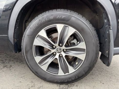 Used 2021 Toyota Highlander XLE image 30