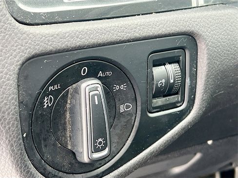 Used 2018 Volkswagen Golf Alltrack S image 10