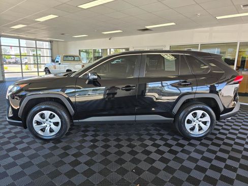 Used 2022 Toyota RAV4 LE AWD/4WD image 6