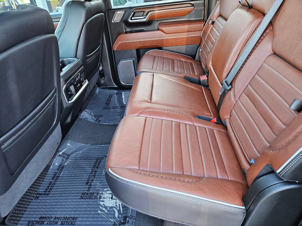 Used 2024 GMC Sierra 3500 Denali Ultimate AWD/4WD image 15
