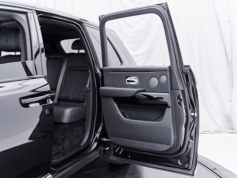 Used 2020 Rolls-Royce Cullinan AWD/4WD image 39