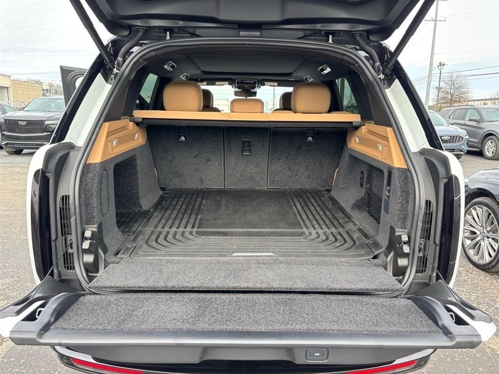 Used 2025 Land Rover Range Rover SE AWD/4WD image 19