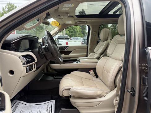 Used 2020 Lincoln Navigator L Reserve w/ Luxury Package AWD/4WD image 9