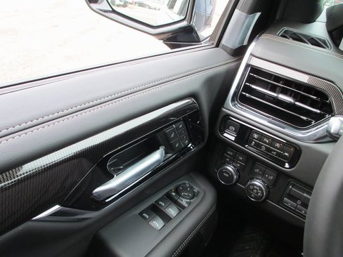 New 2026 GMC Yukon Elevation w/ Elevation Premium Package image 19