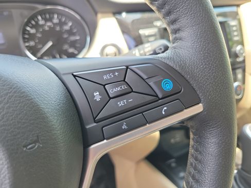 Used 2019 Nissan Rogue SV w/ Premium Package FWD image 25