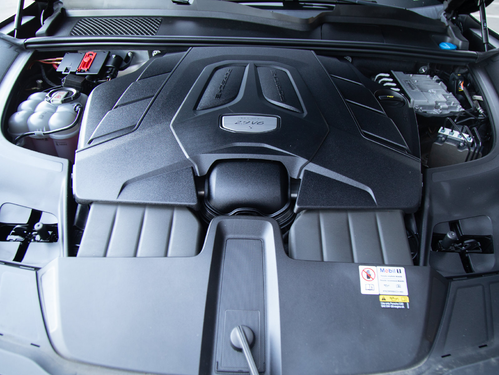 Certified 2023 Porsche Cayenne S AWD/4WD image 28