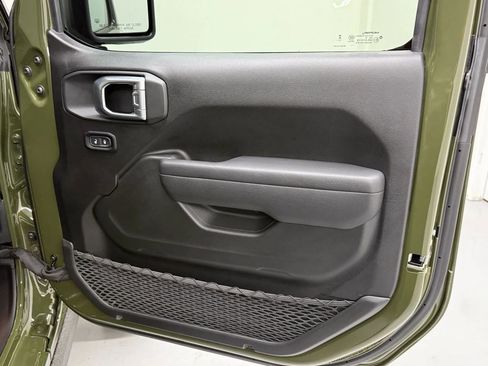 Used 2024 Jeep Wrangler Unlimited Sport image 23