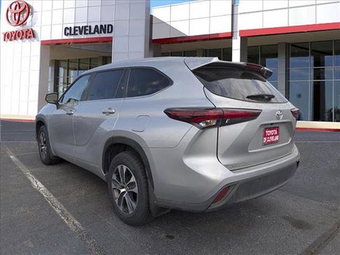 Used 2024 Toyota Highlander XLE image 4