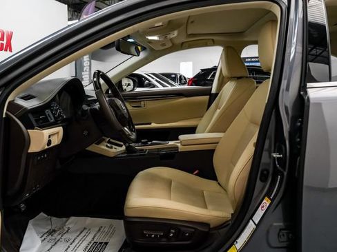 Used 2016 Lexus ES 350 w/ Premium Package w/Wood Trim FWD image 4