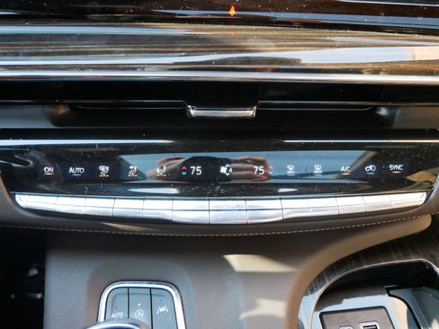 Used 2023 Cadillac Escalade ESV Premium Luxury image 19