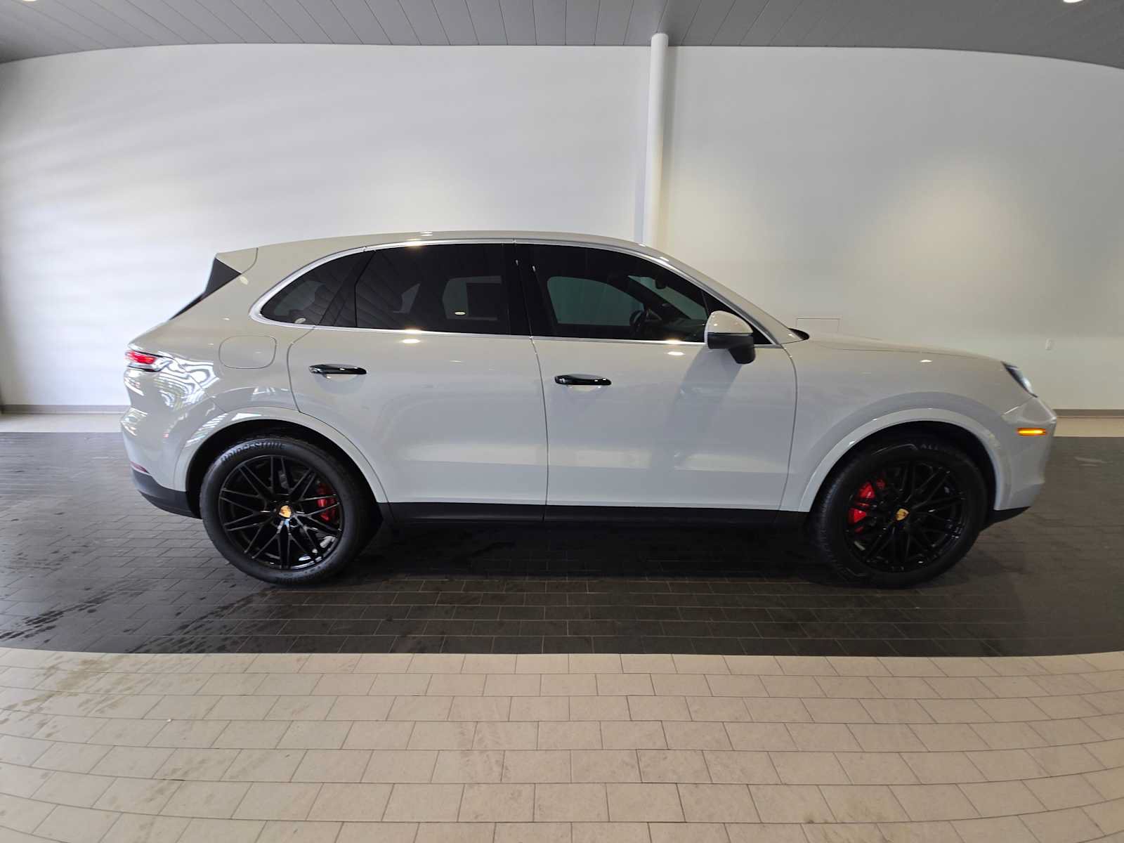 Used 2024 Porsche Cayenne S AWD/4WD image 8