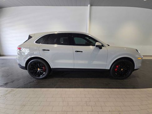Used 2024 Porsche Cayenne S AWD/4WD image 8