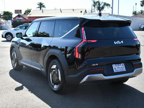 Used 2024 Kia EV9 Light Long Range RWD image 6