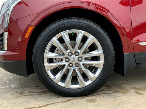 Used 2018 Cadillac XT5 Platinum w/ Driver Assist Package AWD/4WD image 8