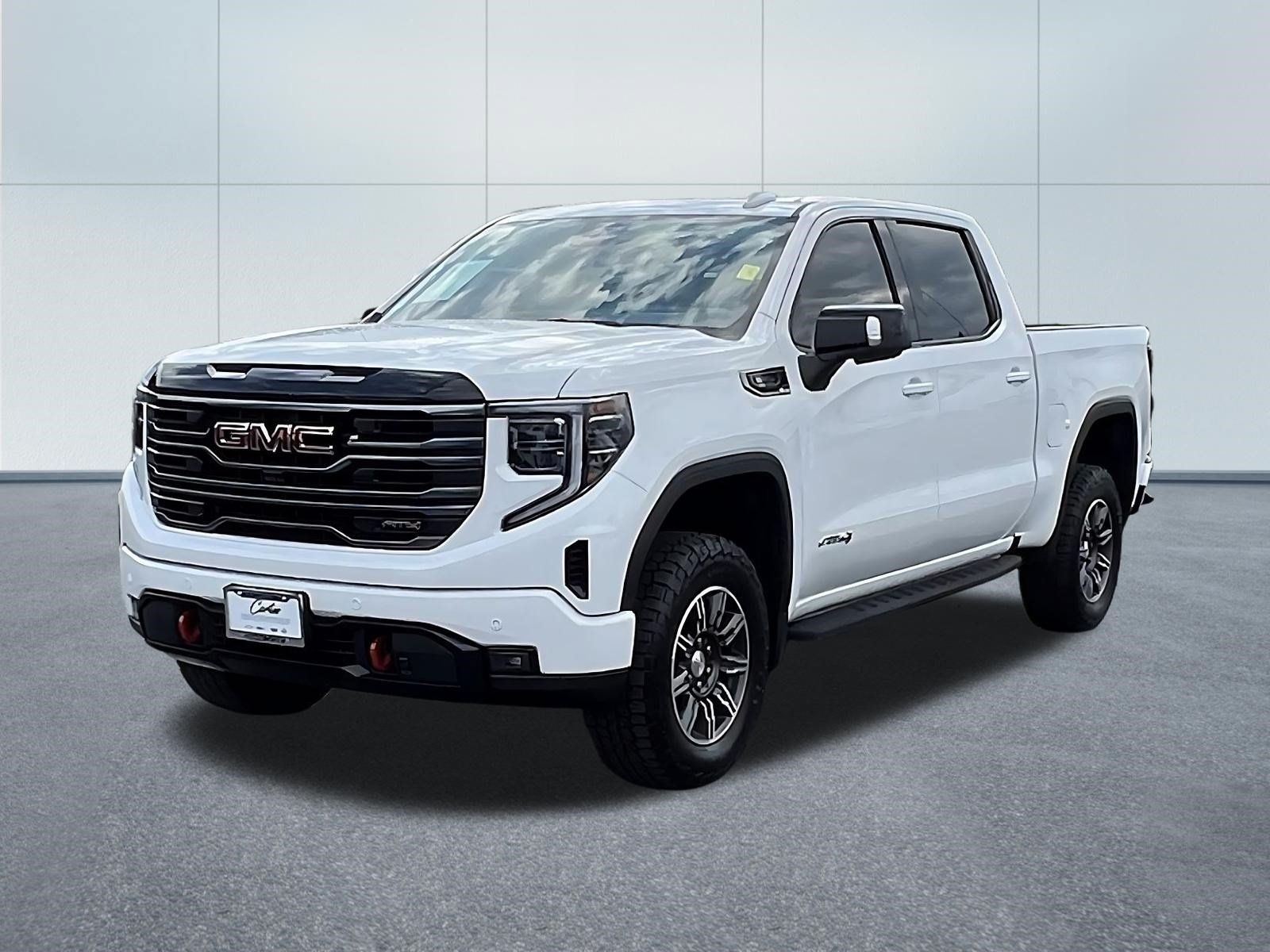 Used 2025 GMC Sierra 1500 AT4 w/ Technology Package AWD/4WD image 3