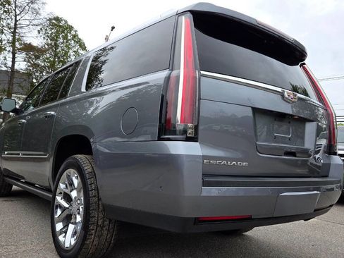 Used 2018 Cadillac Escalade ESV Premium Luxury AWD/4WD image 11