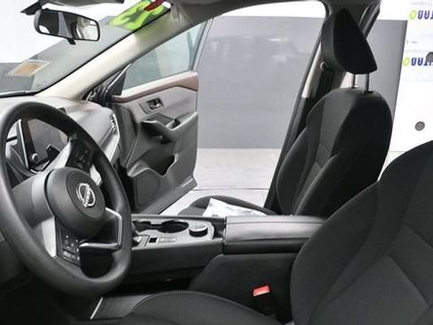 Used 2023 Nissan Rogue S AWD/4WD image 18