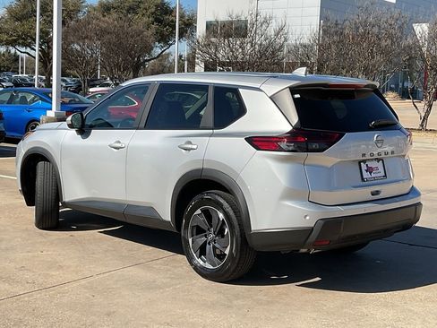 Certified 2025 Nissan Rogue SV image 7
