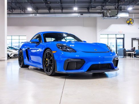 Used 2022 Porsche 718 Cayman GT4 RWD image 3