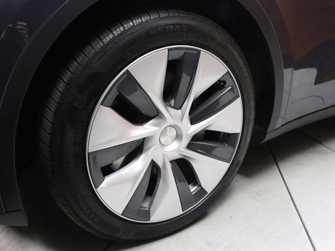 Used 2023 Tesla Model Y Long Range image 6